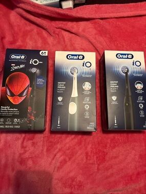 Oral-B iO Series 2 Rechargeable Electric Toothbrush - Black/White/Red
